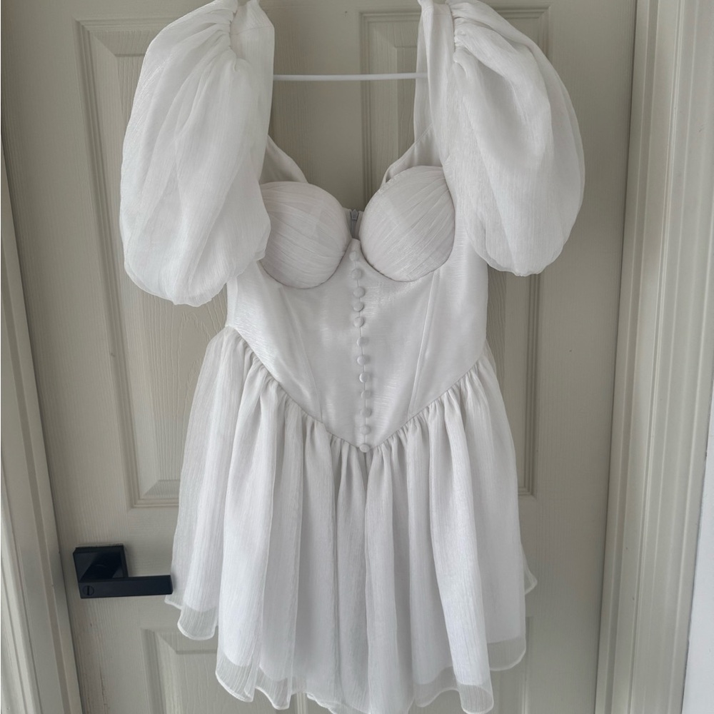 Elegant White Mini Dress with Puff Sleeves